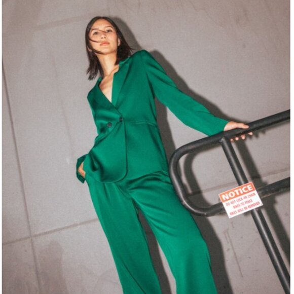 Tailored "Bebe" Blazer - Picture 3 of 3